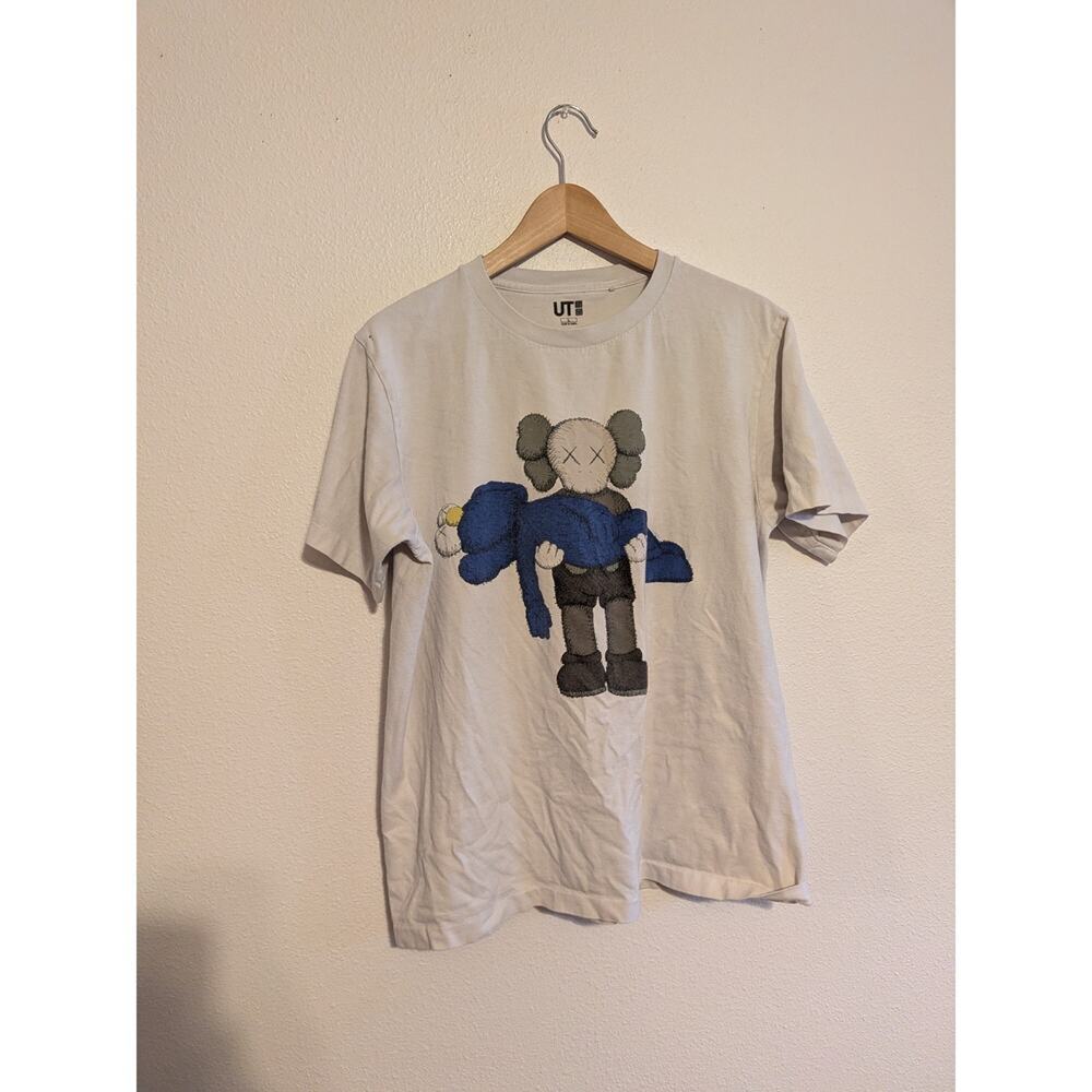 KAWS x UNIQLO UT Short‎ Sleeve Shirt Gone Tee T-Shirt Men’s size L 100% cotton